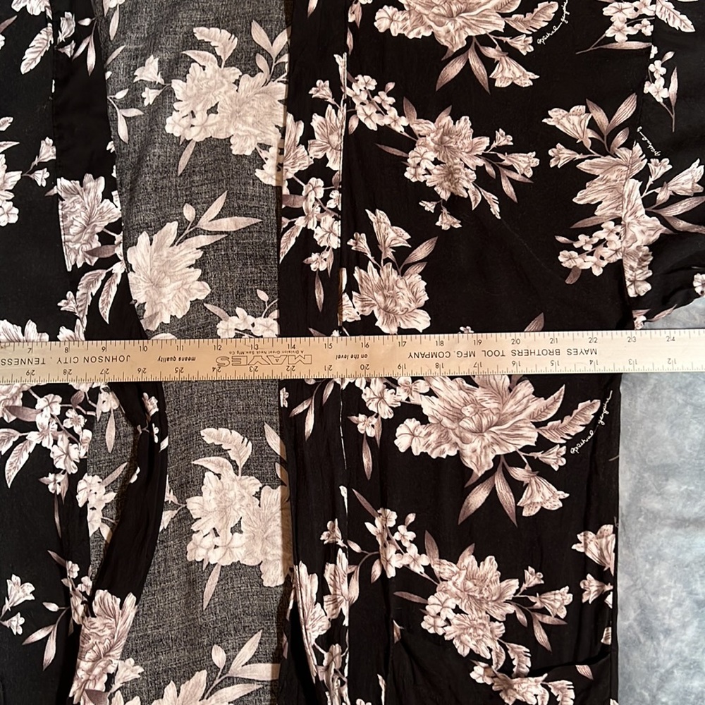 Spiritual Gangster Maya Floral Print Kimono, black and white, sz. OS - Picture 11 of 16